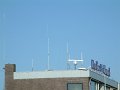 In het midden de TX-antenne met daaronder de 23cm linkantenne (rondstraler).